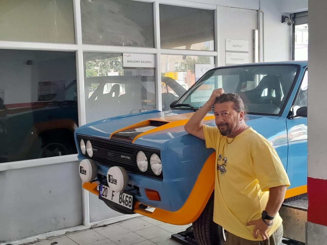 OTO TAMİR USTASI OLAN UZUNOĞLU'NUN, KAZA YAPTIĞI ARACI KENDİ EMEKLERİYLE TOPLAYARAK ONARDIĞI...