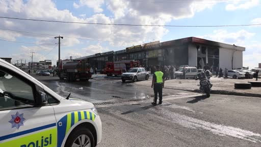 Oto tamirhanesinde yangın: Dumandan etkilenen 5 kişi hastaneye kaldırıldı