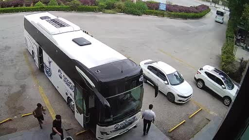 Otobüsle usulsüz taşınan yaklaşık 1 ton yoğurt Antalya otogarında imha edildi