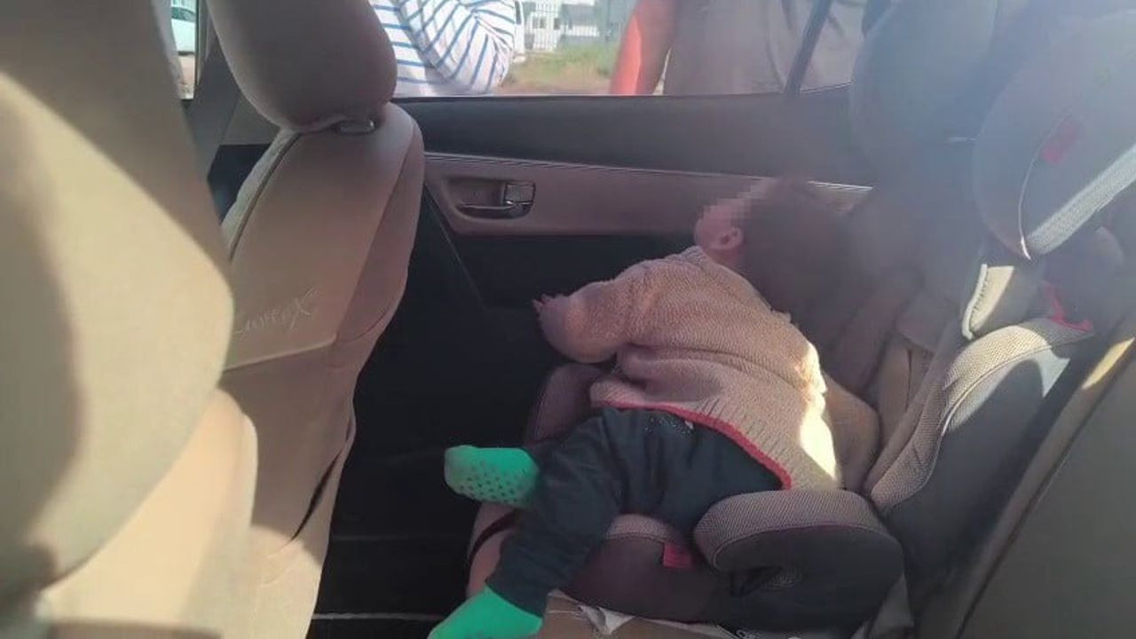 Otomobilde Mahsur Kalan Çocuk Kurtarıldı