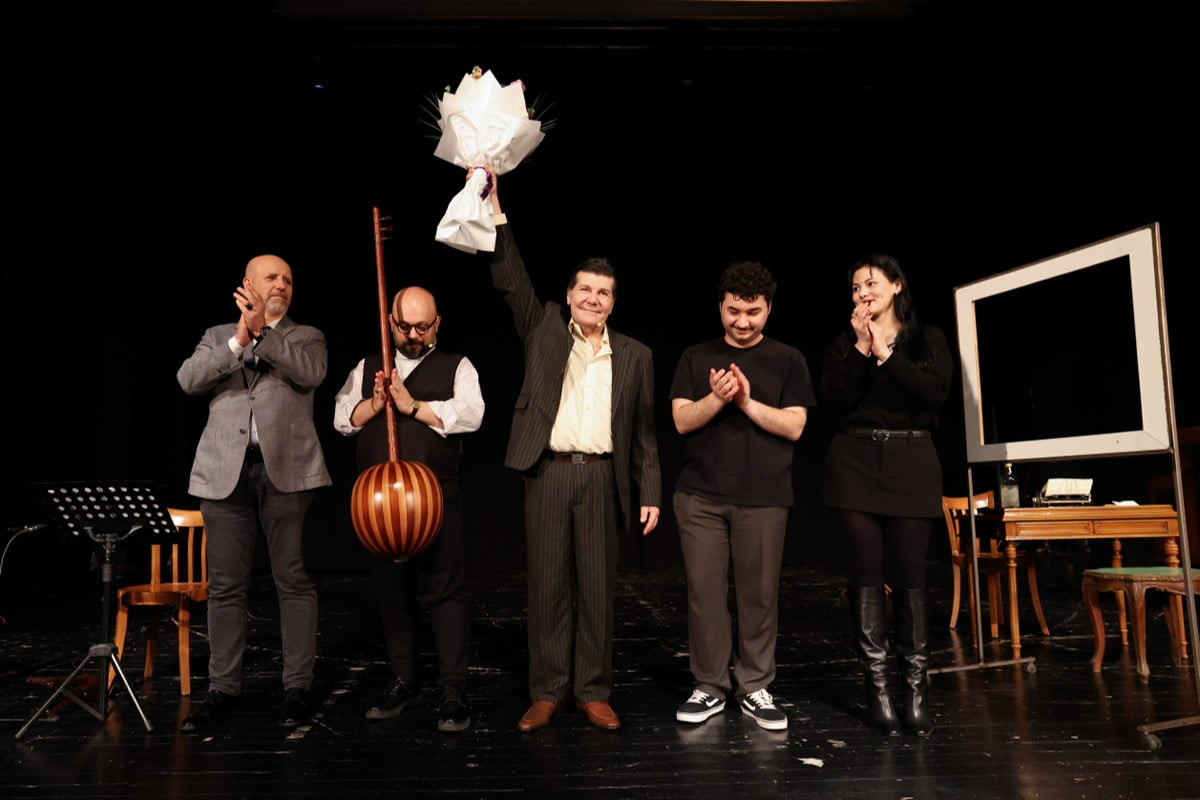 OYUNCU HAKKI ERGÖK’ÜN, ŞAİR ORHAN VELİ KANIK'IN ŞİİRLERİNDEN VE HAYATINDAN YOLA ÇIKARAK SAHNEYE...