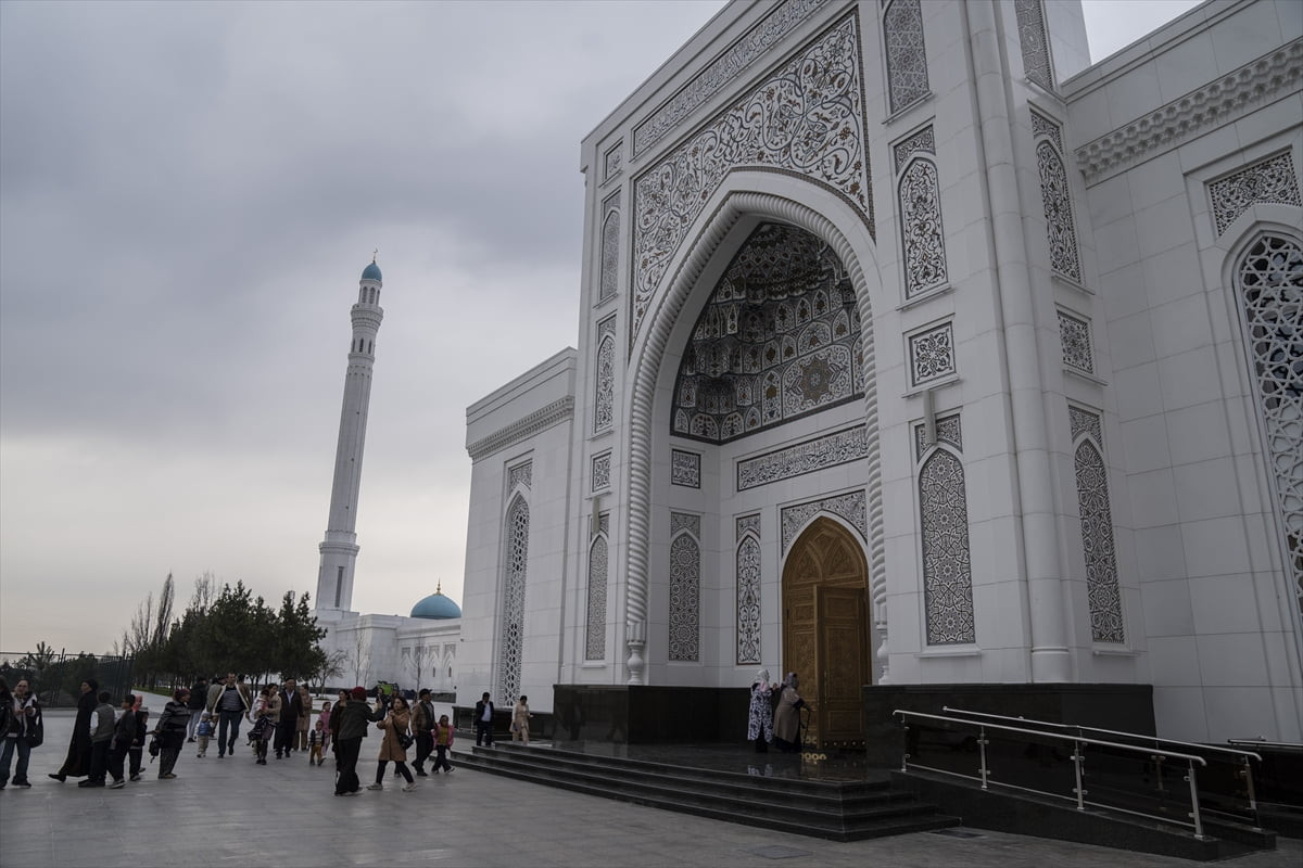 Özbekistan Cumhurbaşkanı Şevket Mirziyoyev'in davetlisi olarak ülkeye gelen Hataylı depremzedeler...