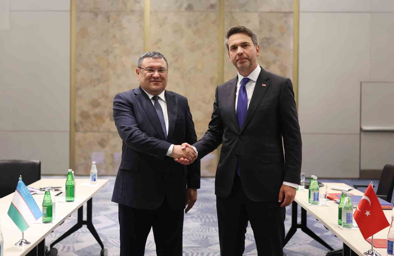 ÖZBEKİSTAN ENERJİ BAKANI JURABEK MİRZAMAHMUDOV VE ENERJİ VE TABİİ KAYNAKLAR BAKANI ALPARSLAN...