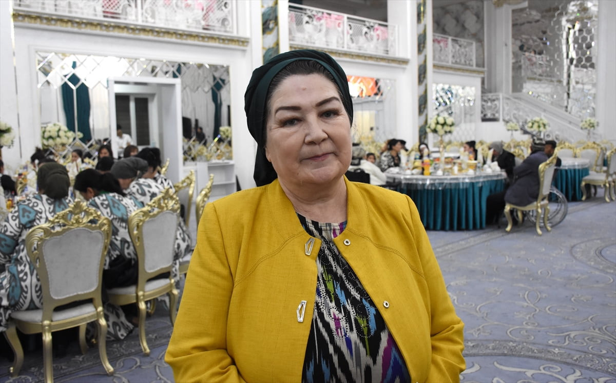 Özbekistan'da ramazan ayı boyunca köy, semt ve mahallelerde kurulan toplu iftar sofraları...