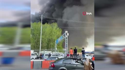Özbekistan'ın başkenti Taşkent'teki Beşkurgan pazarında pazar günü bilinmeyen bir nedenle çıkan...