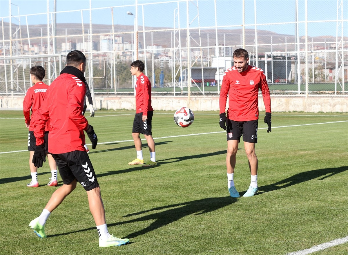 Özbelsan Sivasspor, Trendyol 1. Lig'in 18. haftasında deplasmanda Alagöz Holding Iğdır FK ile...