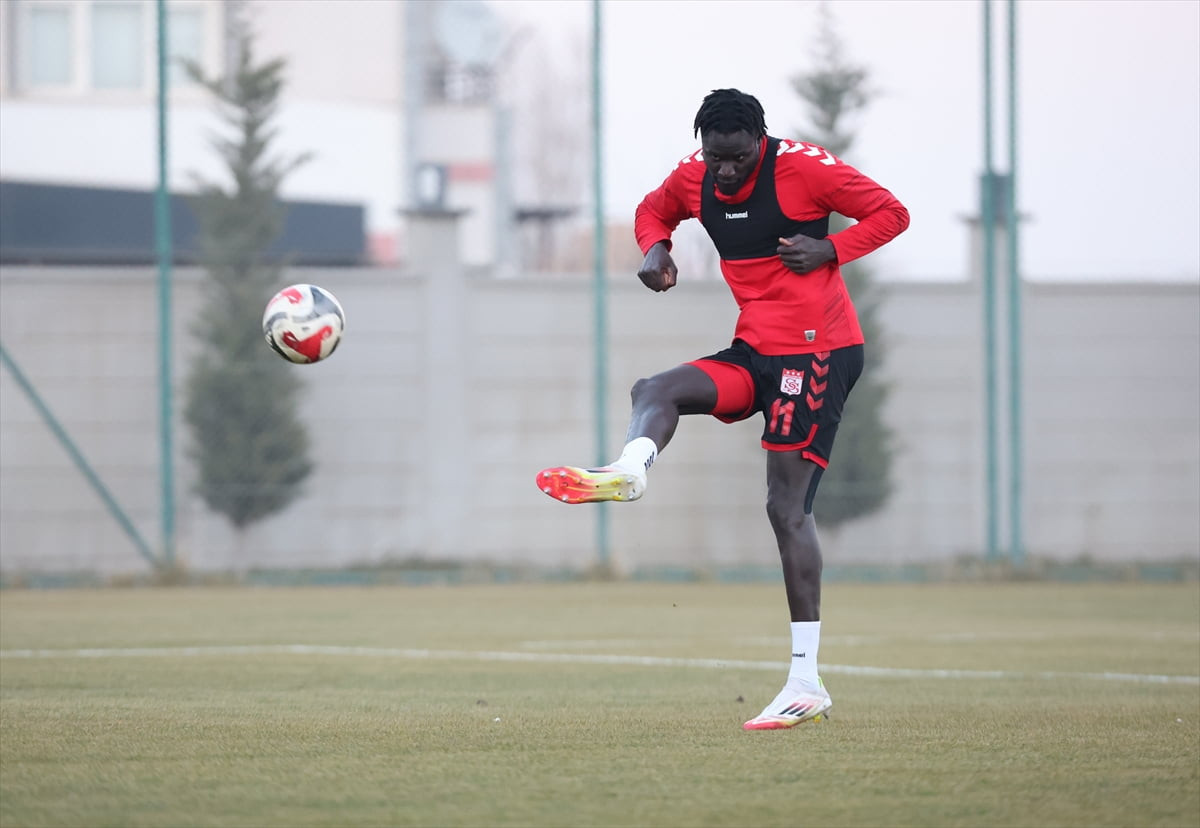 Özbelsan Sivasspor, Trendyol 1. Lig'in 18. haftasında deplasmanda Alagöz Holding Iğdır FK ile...