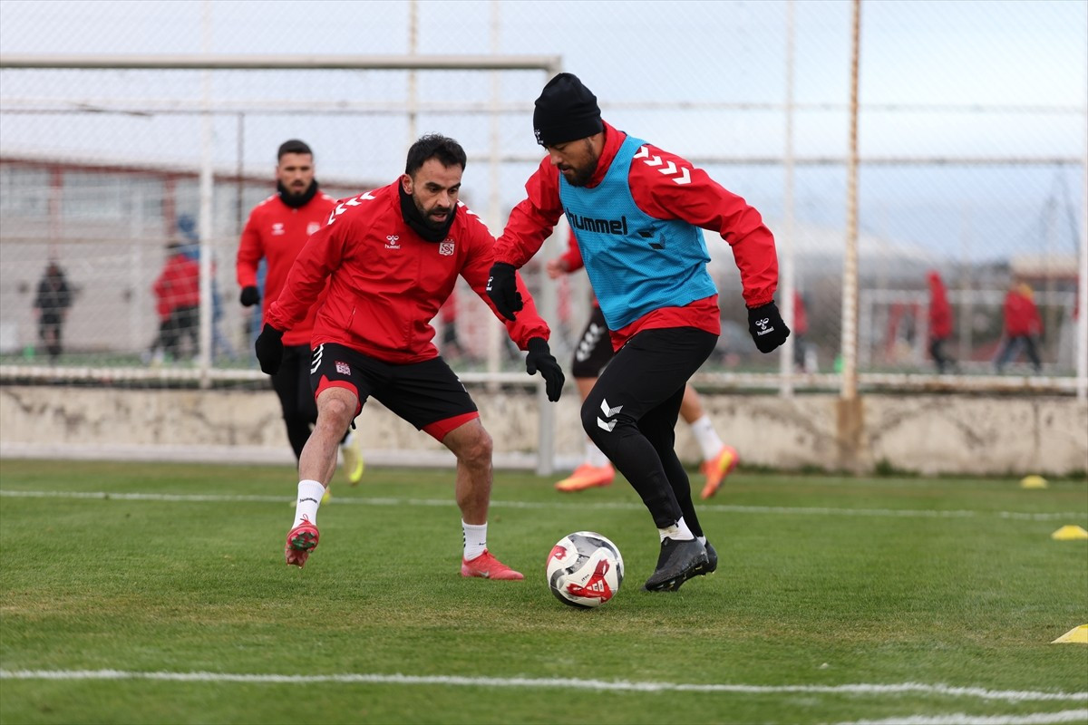 Özbelsan Sivasspor, Trendyol 1. Lig'in 18. haftasında deplasmanda Alagöz Holding Iğdır FK ile...