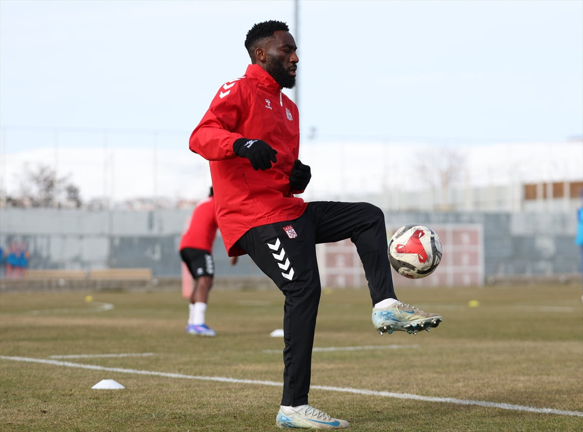 Özbelsan Sivasspor, Trendyol 1. Lig'in 24. haftasında deplasmanda SMS Grup Sarıyer ile yapacağı...