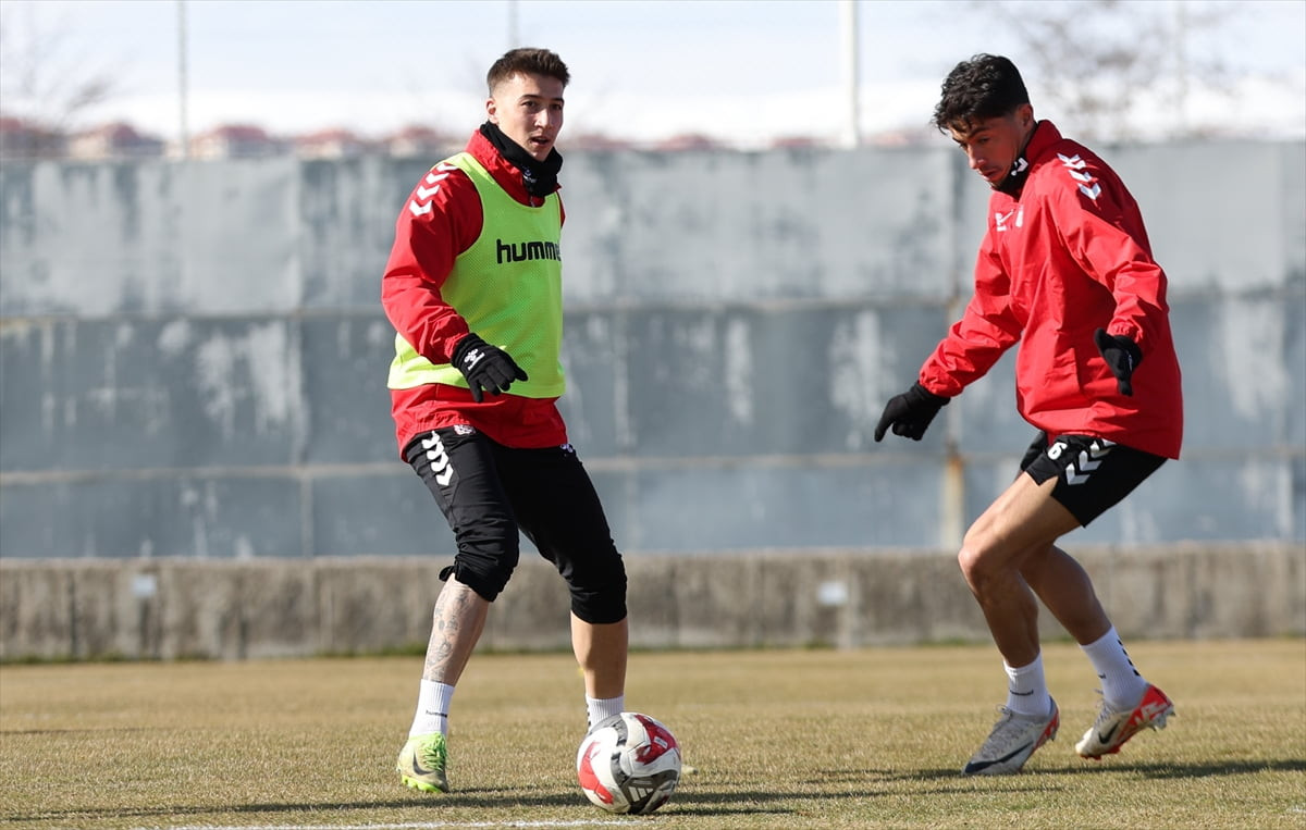 Özbelsan Sivasspor, Trendyol 1. Lig'in 24. haftasında deplasmanda SMS Grup Sarıyer ile yapacağı...