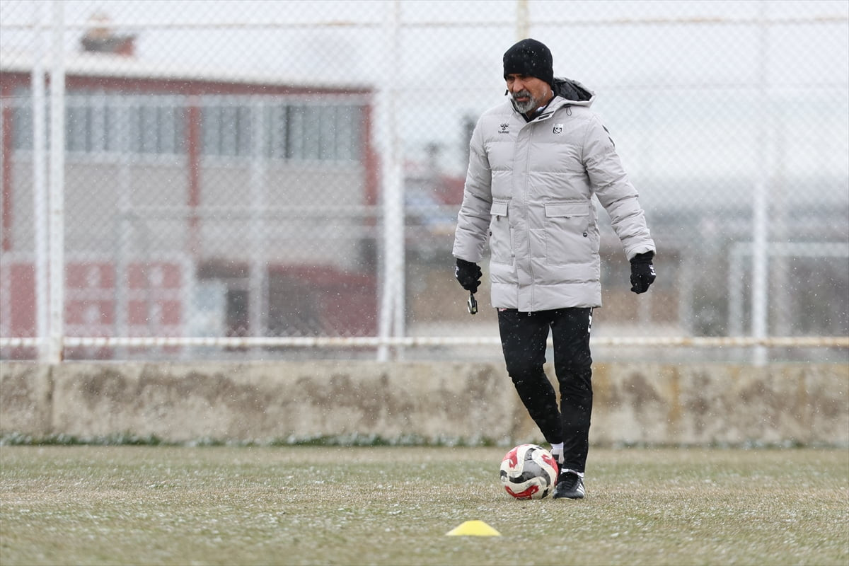 Özbelsan Sivasspor, Trendyol 1. Lig'in 28. haftasında deplasmanda Serikspor ile karşılaşacağı...