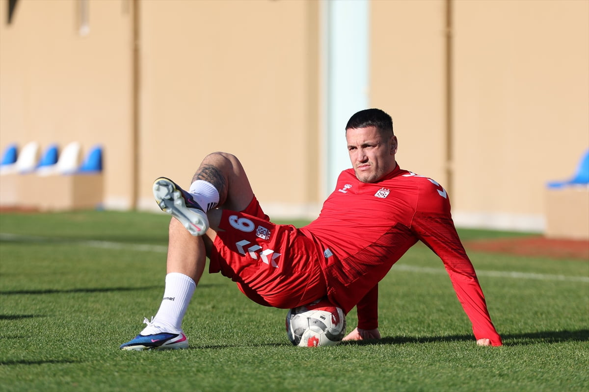 Özbelsan Sivasspor, Trendyol 1. Lig'in 28. haftasında deplasmanda Serikspor ile karşılaşacağı...