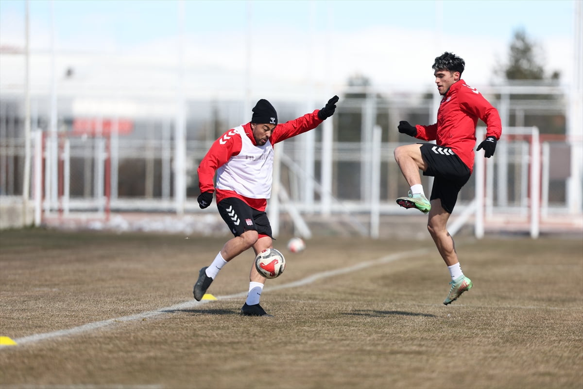 Özbelsan Sivasspor, Trendyol 1. Lig'in 30. haftasında deplasmanda Atakaş Hatayspor ile yapacağı...