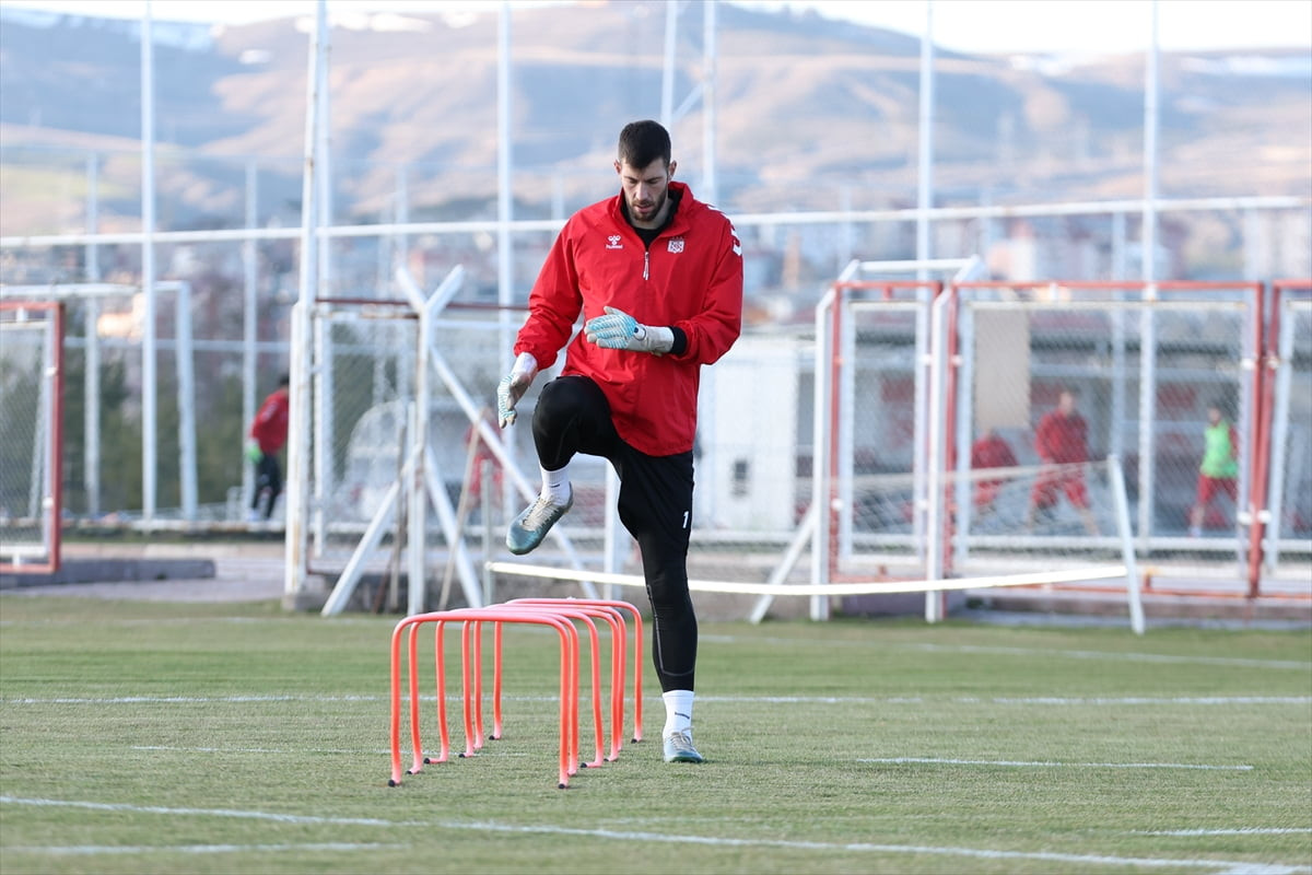 Özbelsan Sivasspor, Trendyol 1. Lig'in 33. haftasında kendi sahasında karşılaşacağı Esenler...