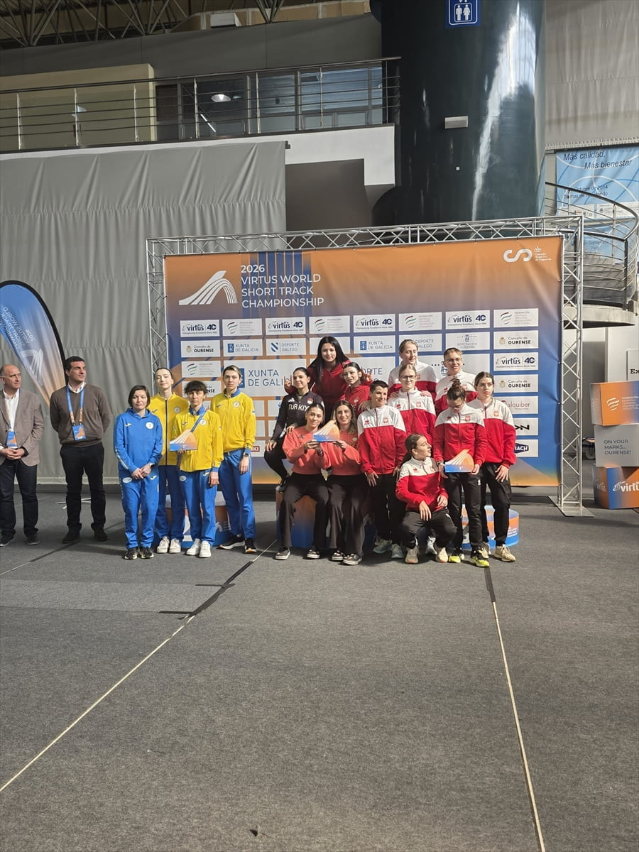 Özel milli kadın sporcular, İspanya'da düzenlenen Virtus Dünya Salon Atletizm Şampiyonası'nda...