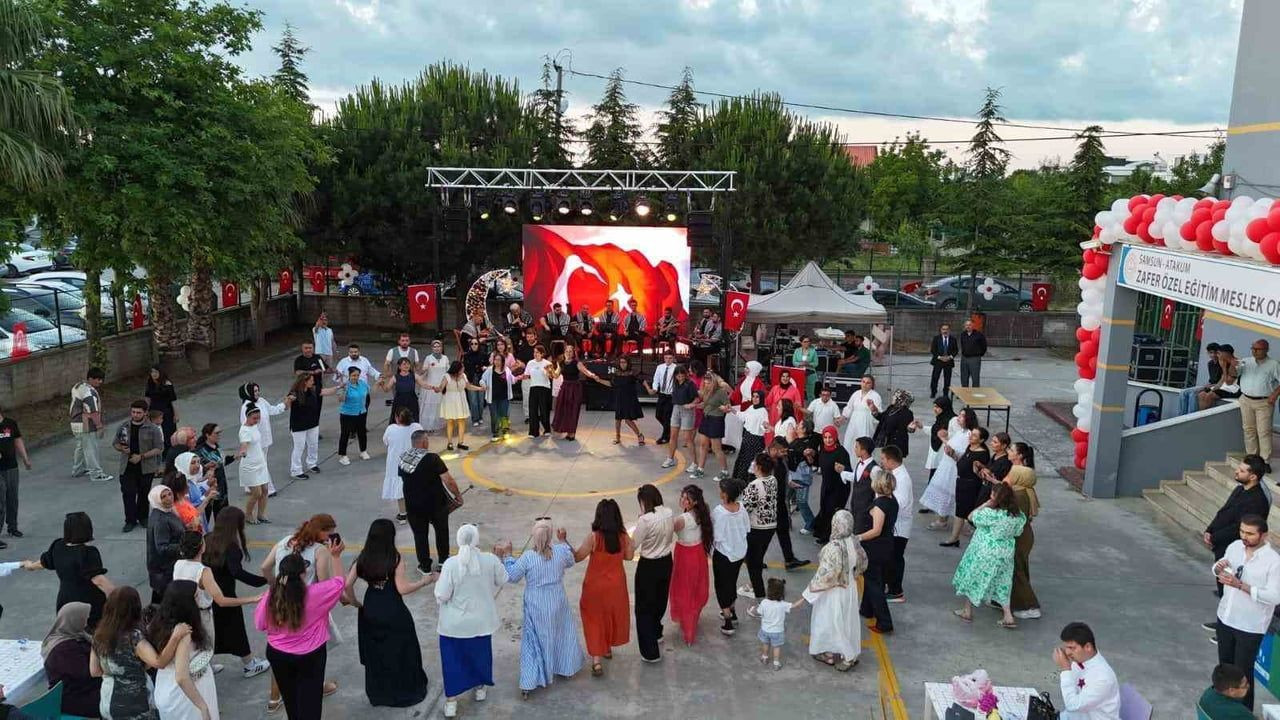 Özel öğrencilerin mezuniyeti coşkuyla kutlandı