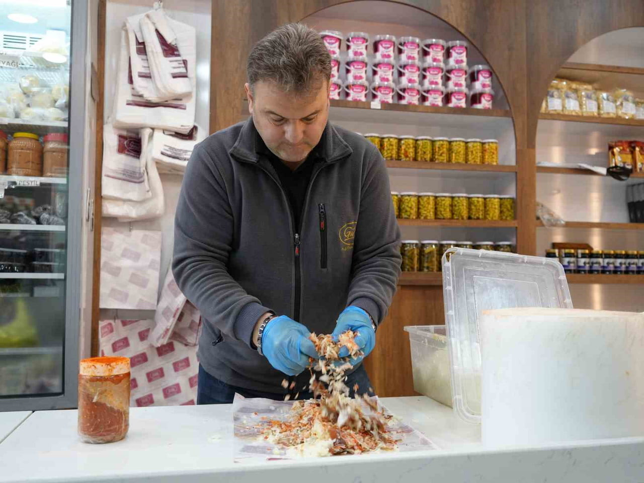 ÖZER'İN TATTIĞI PASTIRMAYI ÜRETEN FİRMA SAHİBİ AYHAN EKİCİOĞLU, 25 YILDIR KASTAMONU PASTIRMASI...