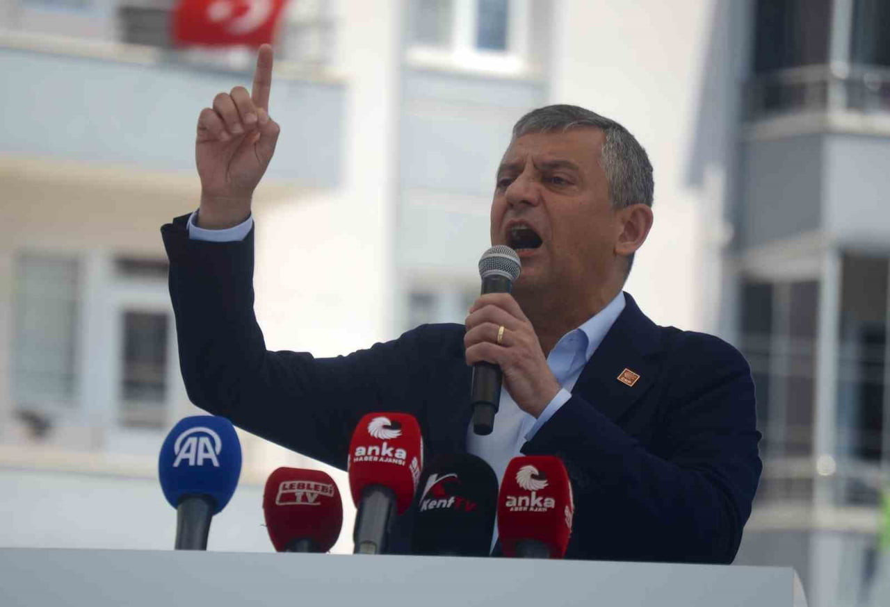 ÖZGÜR ÖZEL, ÇORUM'DA RIZA ŞEHRİ CANLAR BULUŞMASI'NDA KONUŞTU