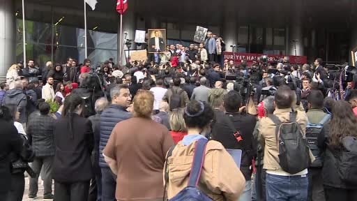 Özgür Özel: "Baba ocağından bir daha kimsenin el uzatamayacağı şekilde geri alınmak üzere...