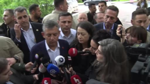 Özgür Özel: "Bayramda burada odada durmak yerine sahada oluruz. Esas olarak meydandayız...