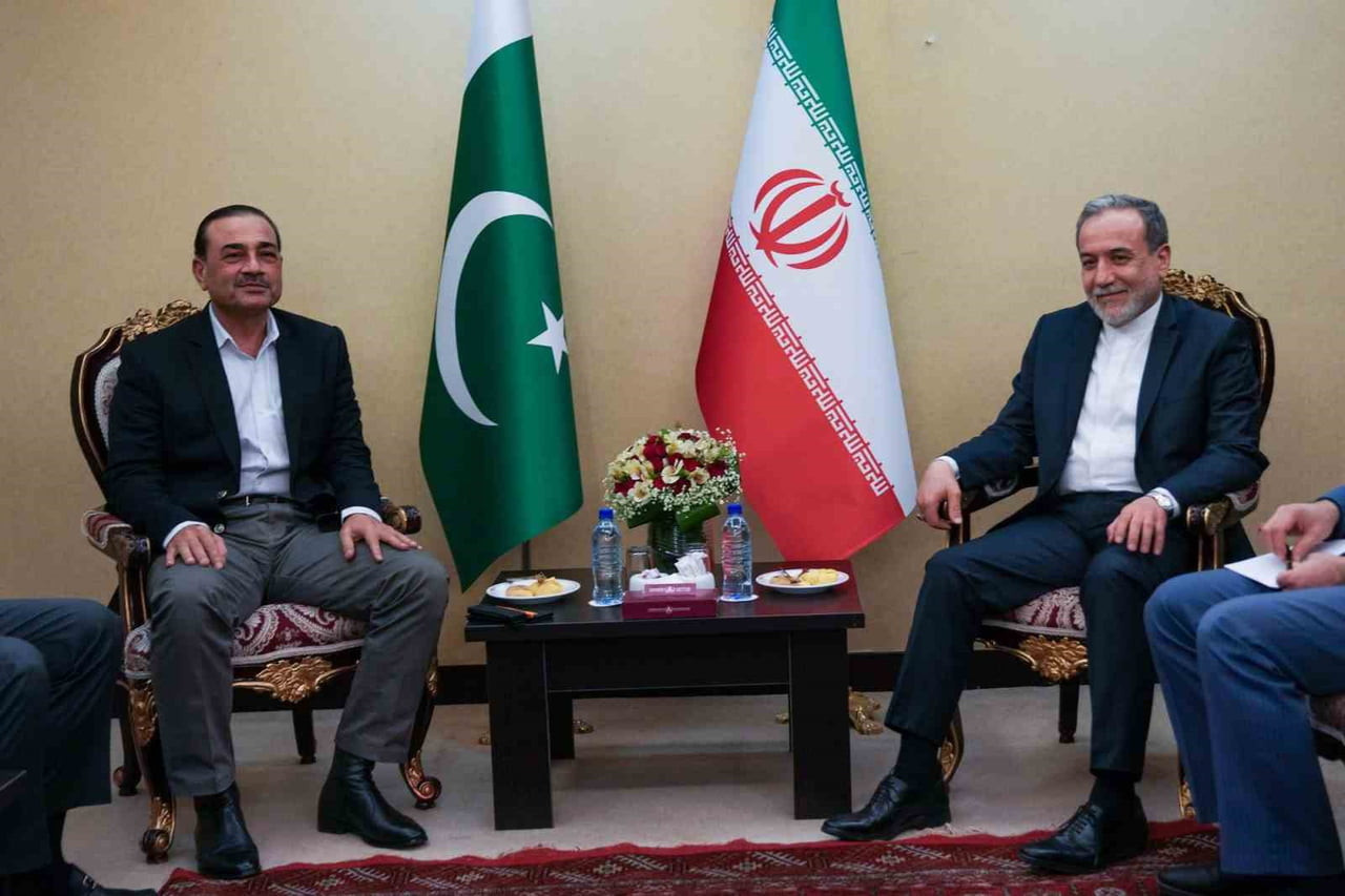 PAKİSTAN GENELKURMAY BAŞKANI MAREŞAL ASİM MUNİR, TAHRAN’DA İRAN DIŞİŞLERİ BAKANI ABBAS ARAKÇİ İLE...