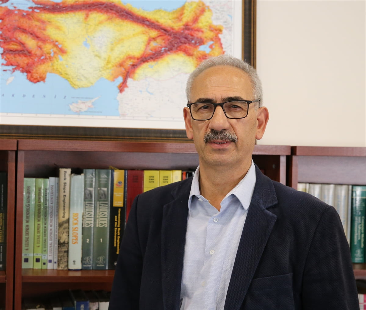 Pamukkale Üniversitesi (PAÜ) Jeoloji Mühendisliği Bölüm Başkanı Prof. Dr. Halil Kumsar, AA...