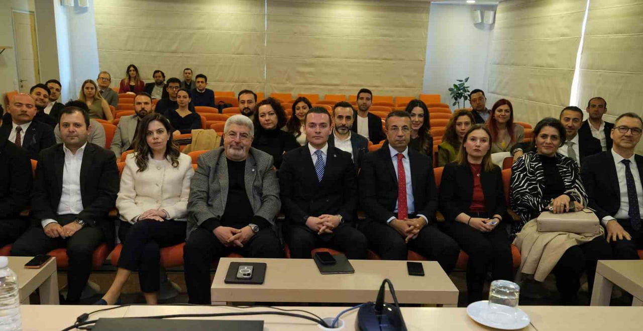 PANELDE; GIDA MÜHENDİSİ DR. MURAT HOCALAR, DOÇ. DR. KADİR BEKTAŞ, ENDÜSTRİ MÜHENDİSİ MURAT TALU VE...