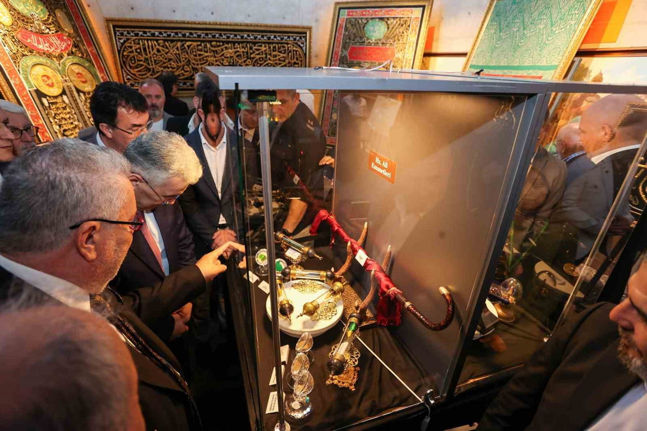 PANORAMA 1326 BURSA FETİH MÜZESİ’NDE DÜZENLENEN "MUKADDES EMANETLER" SERGİSİ ZİYARETE AÇILDI....