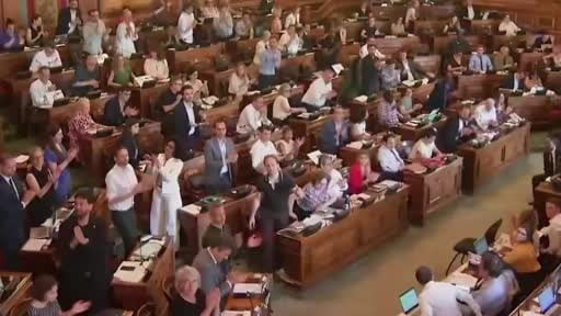 Paris Belediyesi, dayanışma amacıyla Filistinli sivillere ve gazetecilere fahri vatandaşlık verdi....