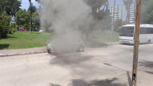 Park halindeki Fiat otomobilde çıkan yangında patlamalar yaşandı