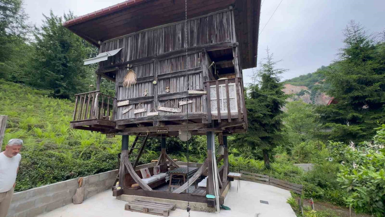 PAZAR İLÇESİNDE GÖREV YAPAN ÖĞRETMEN ÇİFT, PANDEMİ DÖNEMİNDE YERLEŞTİKLERİ KÖYDE BULUNAN YAKLAŞIK...