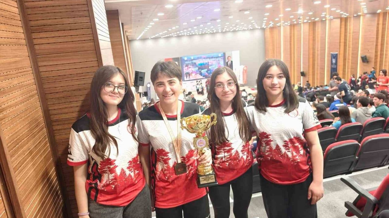 Pazarlar Spor Lisesi'nden Büyük Başarı: Medine Nur Türkiye Üçüncüsü