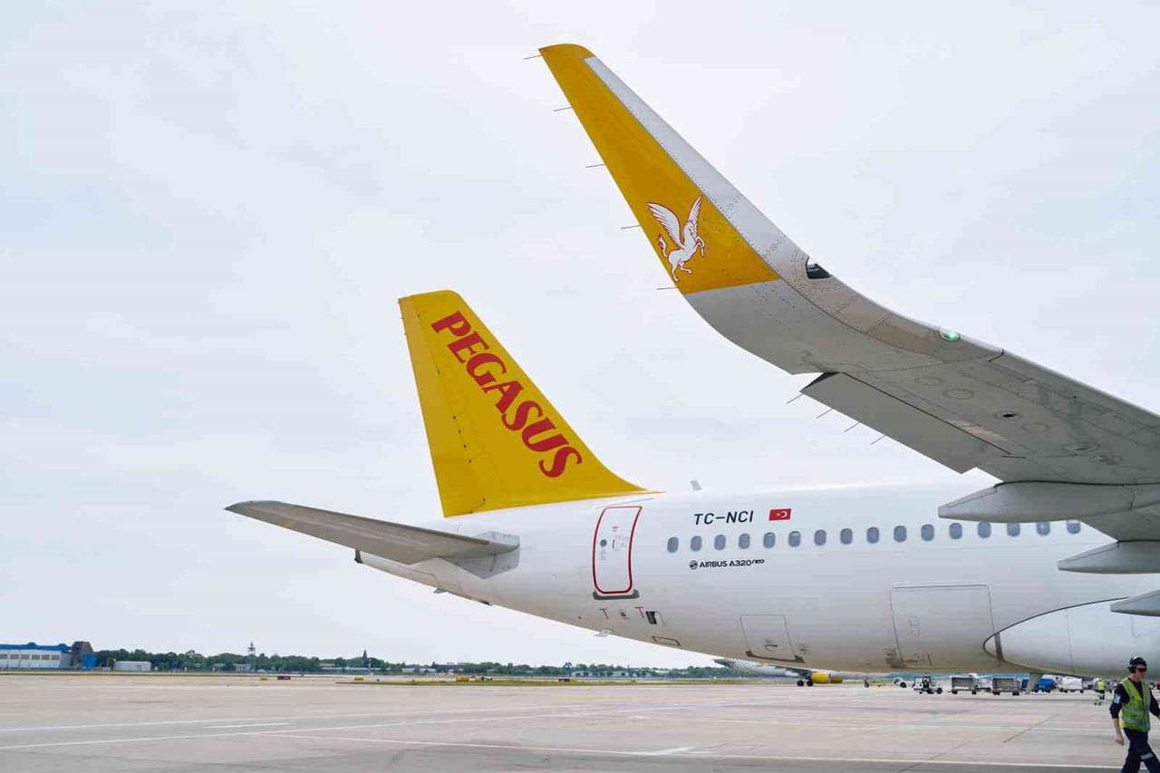 PEGASUS HAVA YOLLARI, İSTANBUL SABİHA GÖKÇEN HAVALİMANI İLE LONDRA GATWİCK HAVALİMANI ARASINDA 15...
