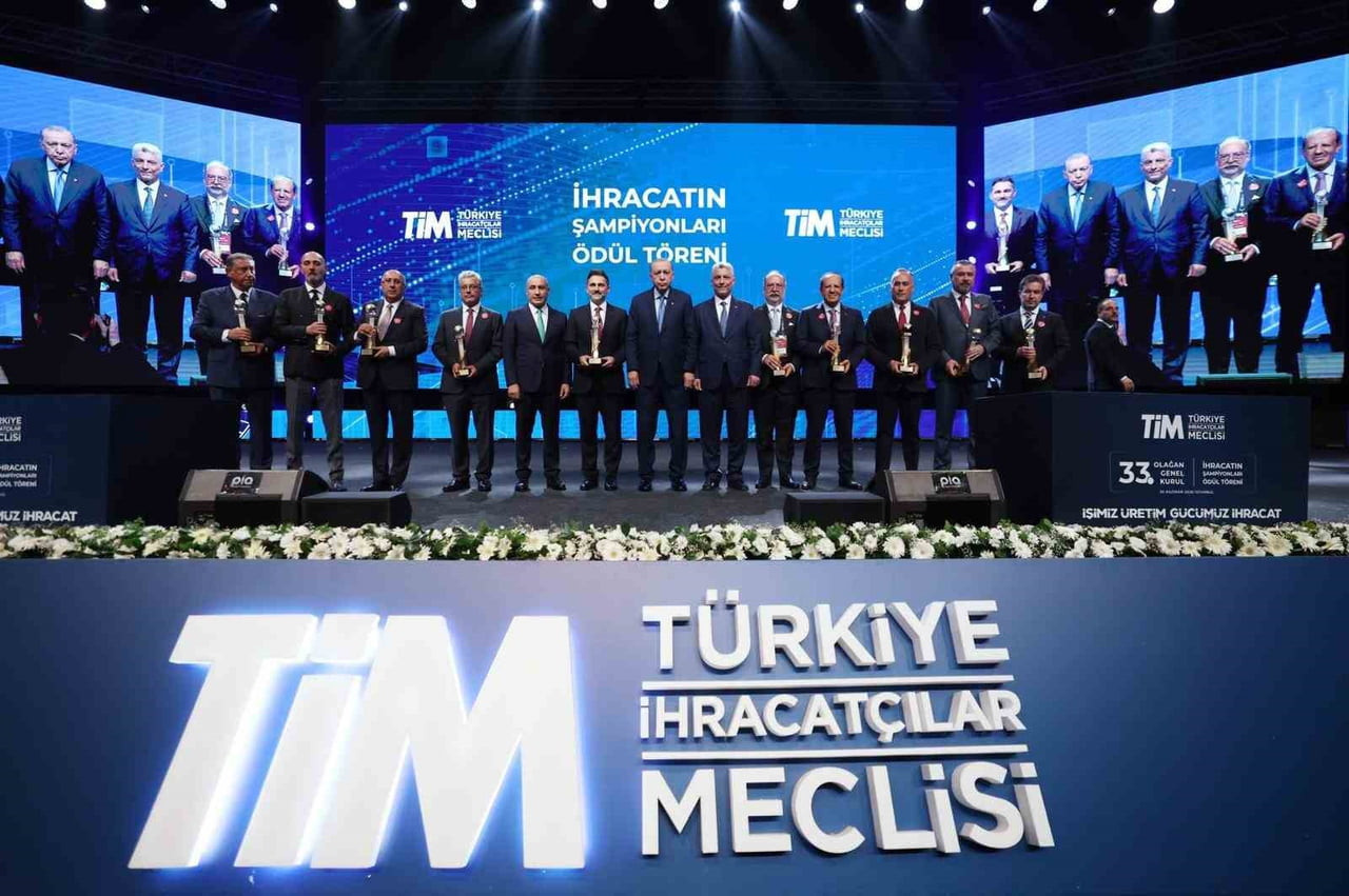 PEGASUS HAVA YOLLARI, TİM 33. OLAĞAN GENEL KURULU VE İHRACATIN ŞAMPİYONLARI ÖDÜL TÖRENİ’NDE HİZMET...