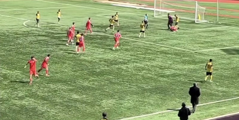 PENALTI GOLÜ SONRASI ÇIKAN ARBEDEDE FUTBOLCUNUN ELMACIK KEMİĞİ KIRILDI