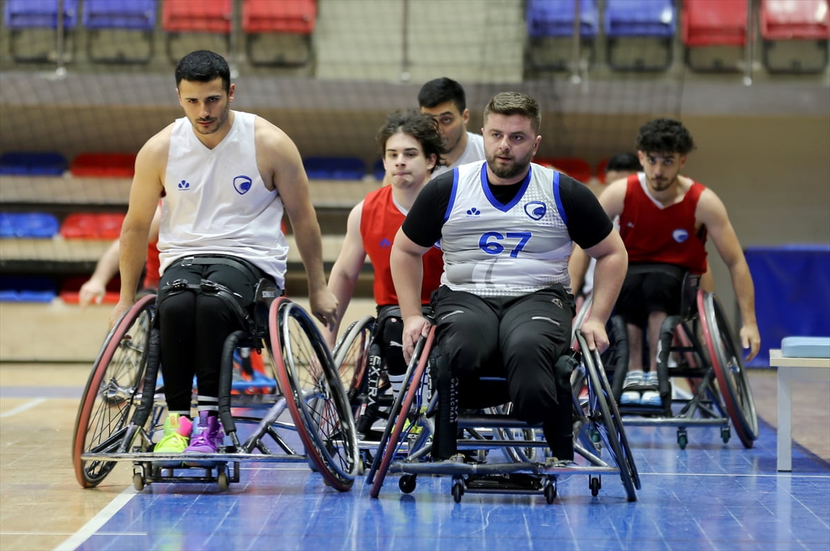 Pençe-Kilit Harekat bölgesinde iki yıl önce gazi olan 26 yaşındaki Mertcan Demir, tedavi...