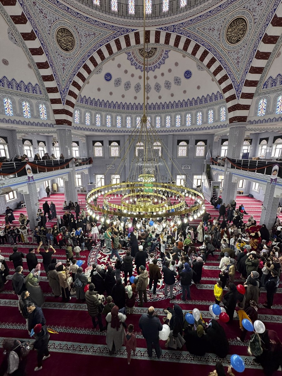 Pendik Müftülüğü himayesinde, Hacı Ahmet Ünal Vakfı sponsorluğunda ve Birr Gençlik Hareketi'nin...