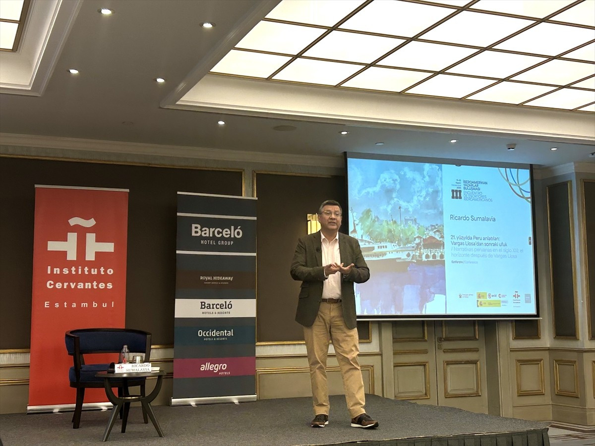  Perulu yazar Ricardo Sumalavia, İstanbul Cervantes Enstitüsü tarafından bu yıl üçüncüsü...