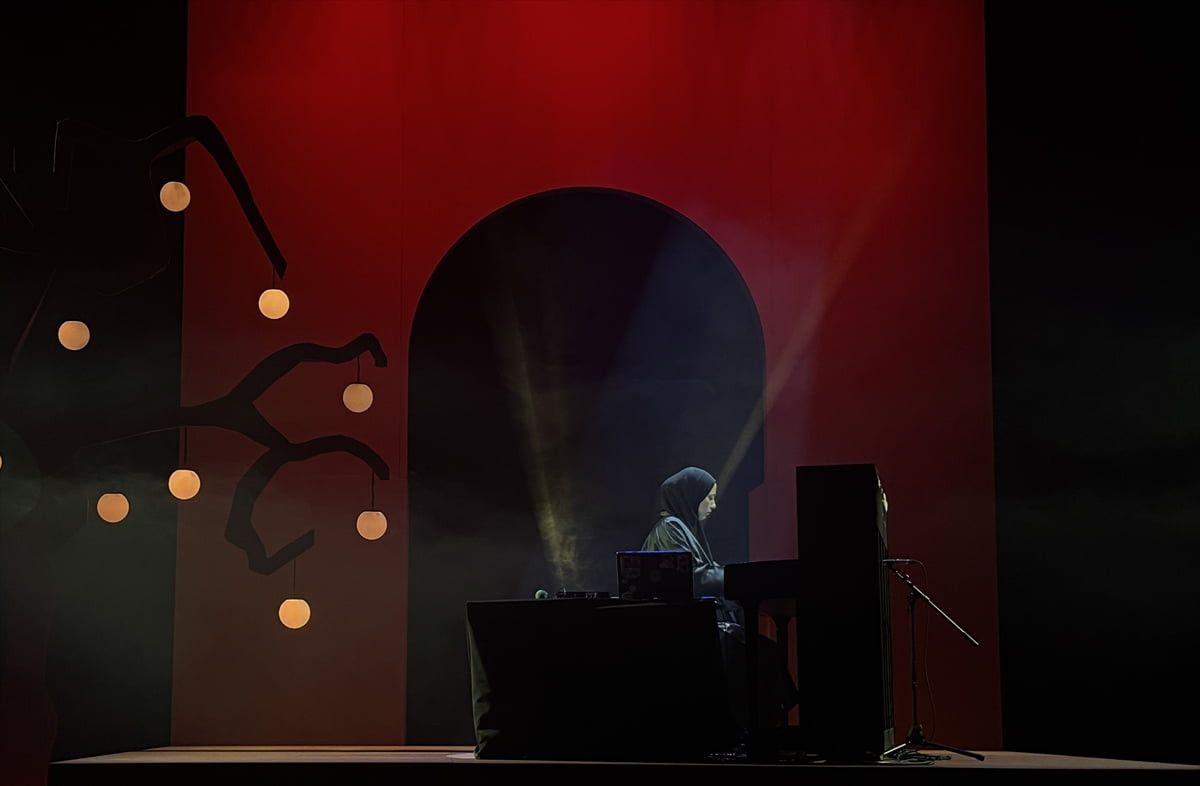 Piyanist ve besteci Büşra Kayıkçı, Kadıköy'de sanatseverleri ağırlayan Paribu Art'ta konser...