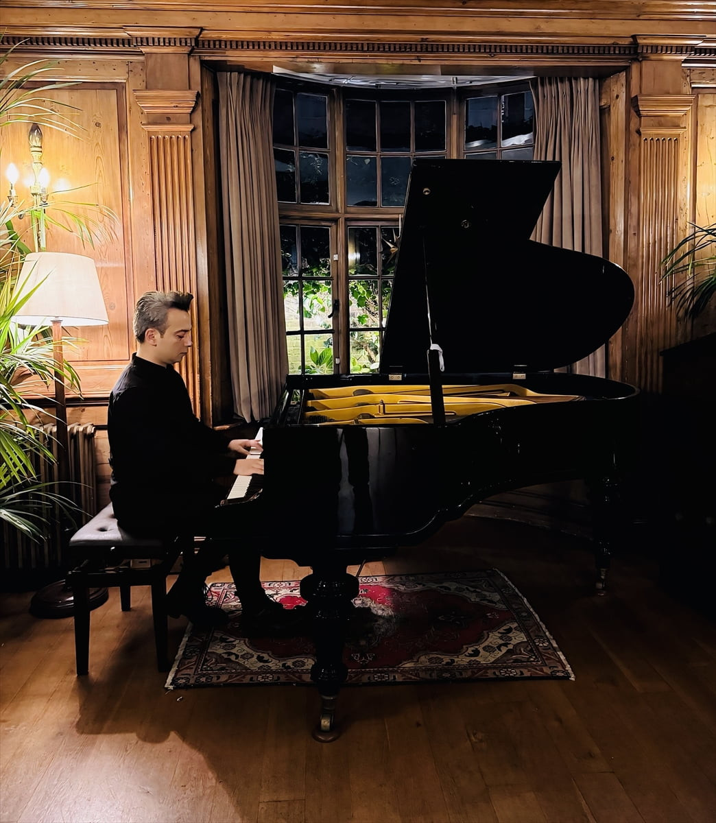 Piyanist ve besteci Dengin Ceyhan, Anadolu'nun köklü müzik mirasını evrensel dilde yeniden...