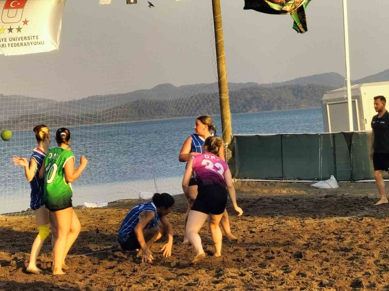 PLAJ HENTBOLU KÖYCEĞİZ’DE TÜM HEYECANI İLE DEVAM EDİYOR