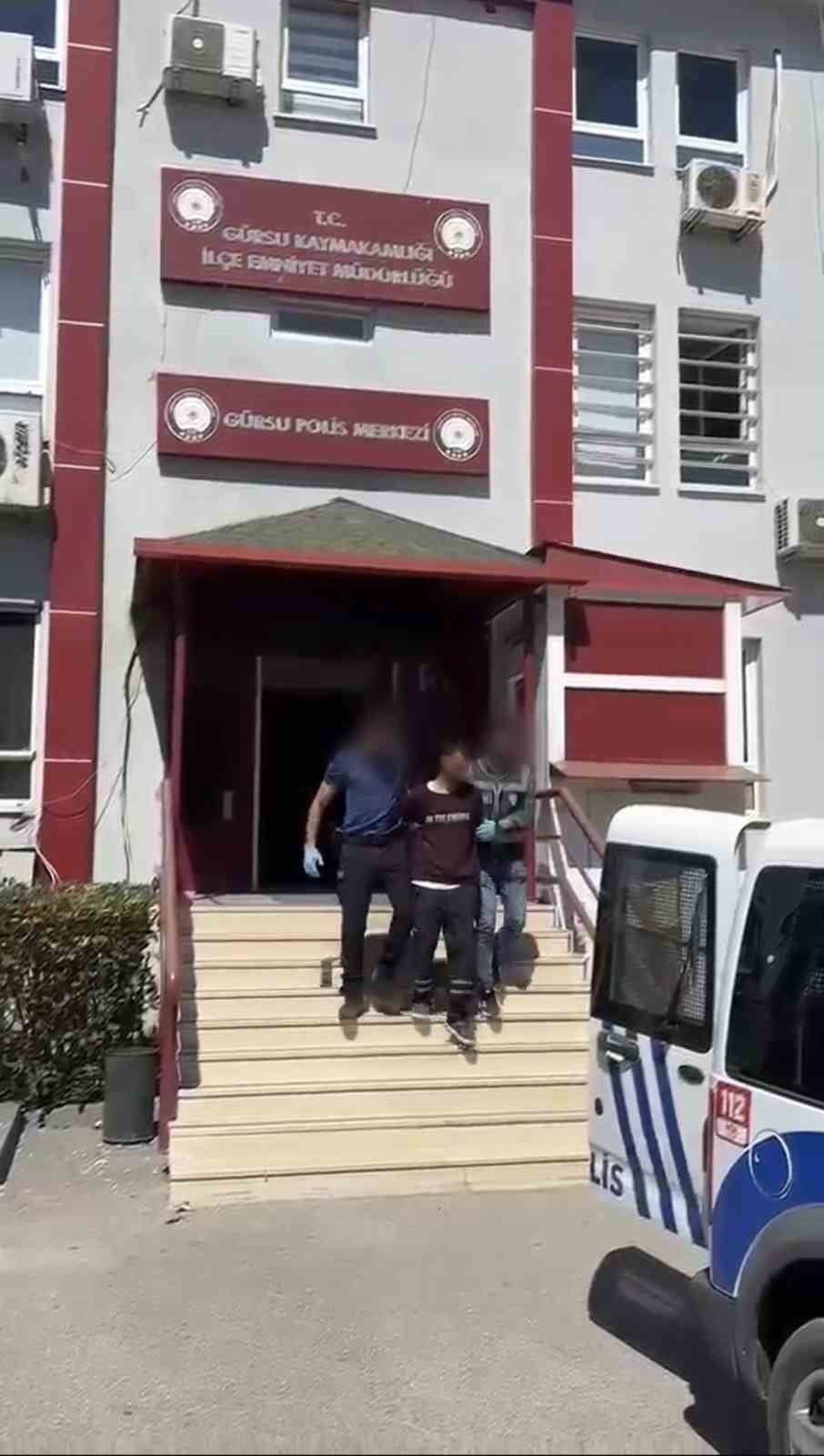 POLİS 5 AYRI HIRSIZLIK OLAYININ ŞÜPHELİSİNİ KISKIVRAK YAKALADI