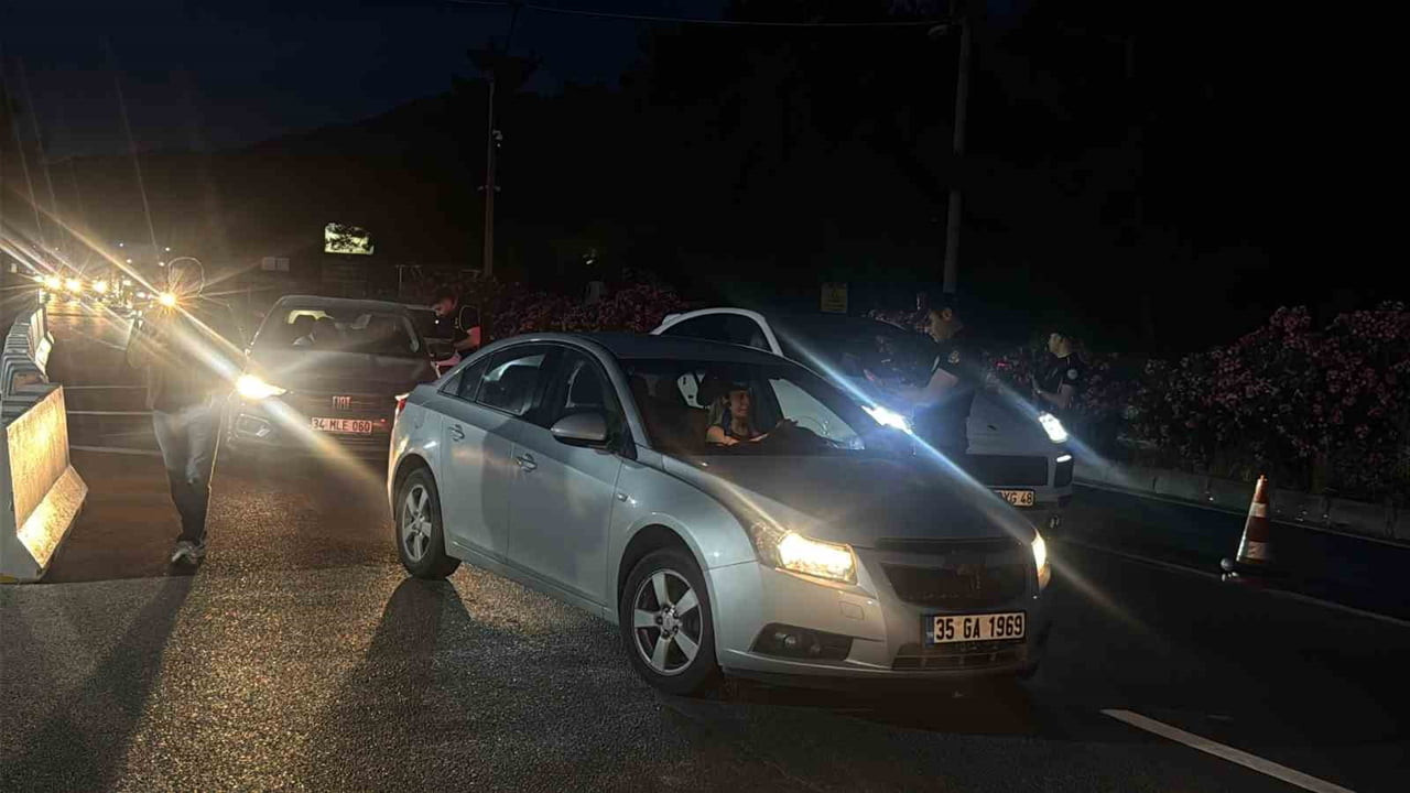 POLİS EKİPLERİ DENETİM YAPTI