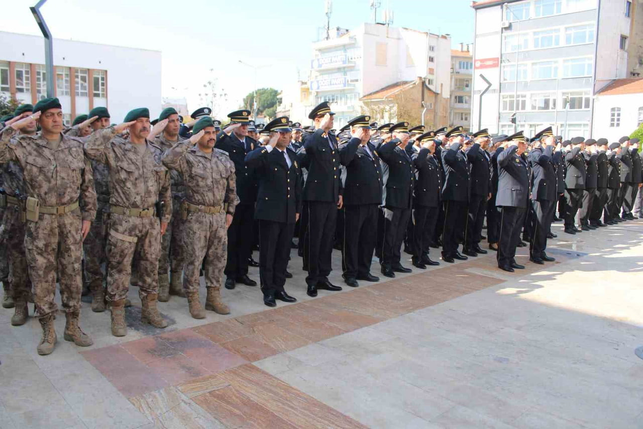 POLİS HAFTASI DOLAYISIYLA GERÇEKLEŞTİRİLEN TÖRENDE KONUŞAN AYDIN İL EMNİYET MÜDÜRÜ ARMAĞAN ADNAN...