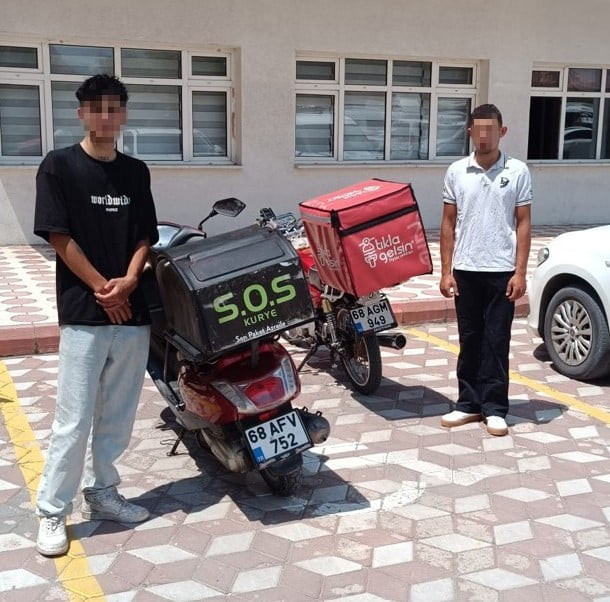 POLİS MOTOSİKLETLERE EL KOYUP 146 BİN LİRA CEZA KESTİ.