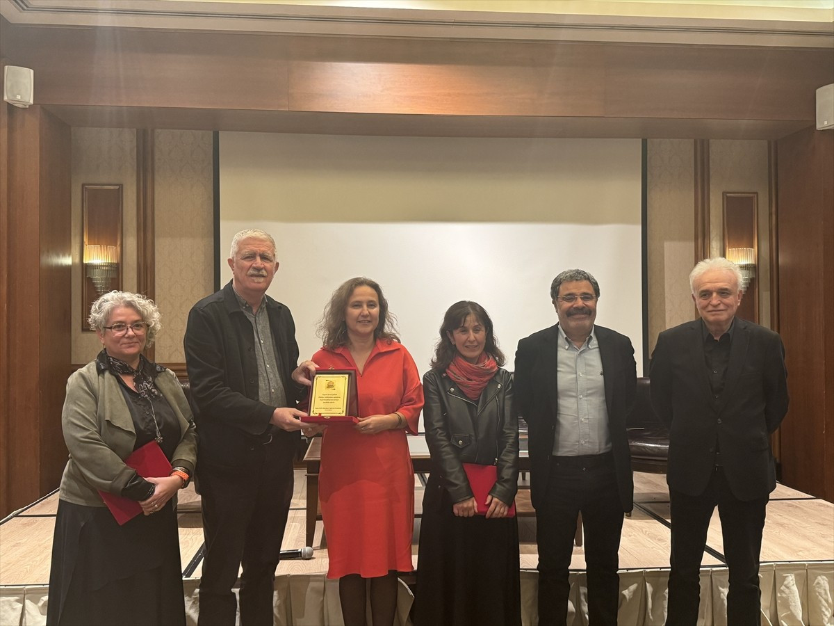 Polisiye edebiyatının gelişimini ve güncel durumunu tartışmak, yeni eserleri tanıtmak ve polisiye...