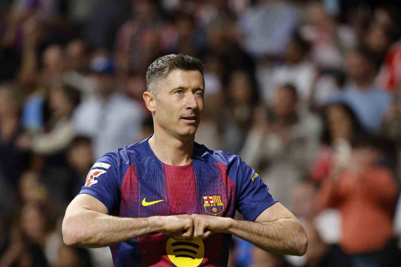 POLONYALI YILDIZ FORVET ROBERT LEWANDOWSKİ, ABD'NİN EN ÜST LİGİ OLAN MLS'E TRANSFER OLDU. 37...