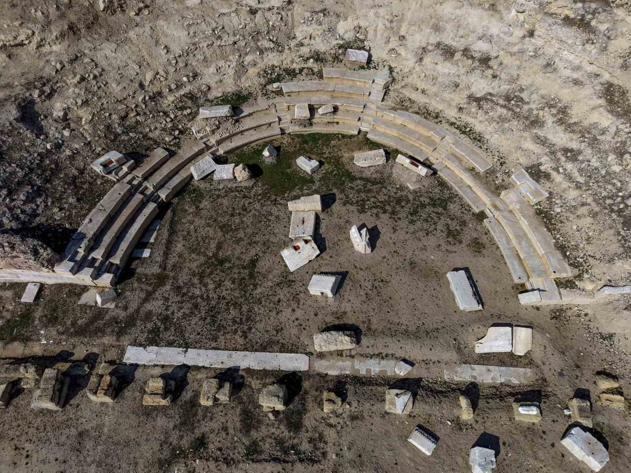 POMPEİOPOLİS ANTİK KENTİ'NDE TİYATRO ALANINDA SÜRDÜRÜLEN KAZI ÇALIŞMALARI TAMAMLANDI.