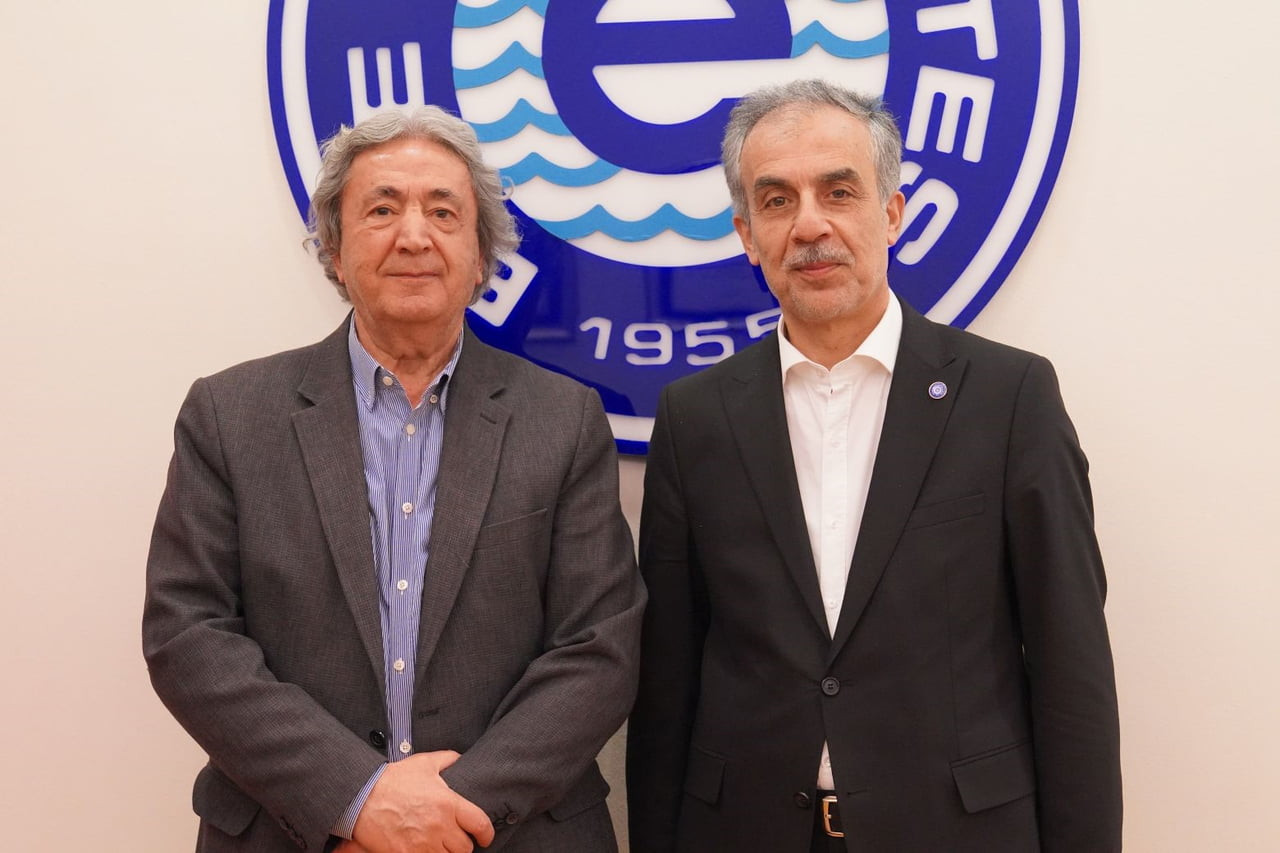 PROF. DR. ÇETİN KAYA KOÇ (SOLDA) VE EGE ÜNİVERSİTESİ REKTÖRÜ PROF. DR. MUSA ALCI