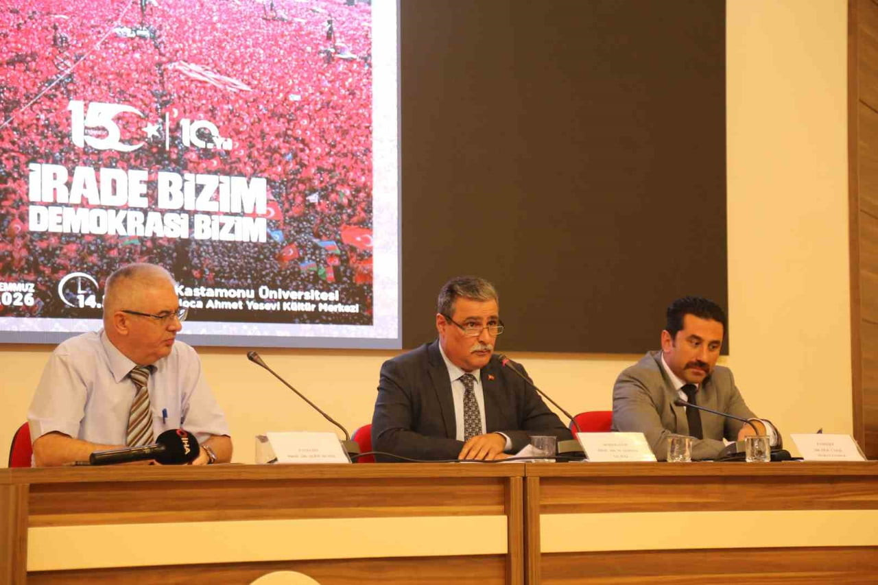 PROF. DR. MEHMET SERHAT YILMAZ'IN (ORTADA) MODERATÖRLÜĞÜNDEKİ PANELE KONUŞMACI OLARAK DR. ÖĞRETİM...
